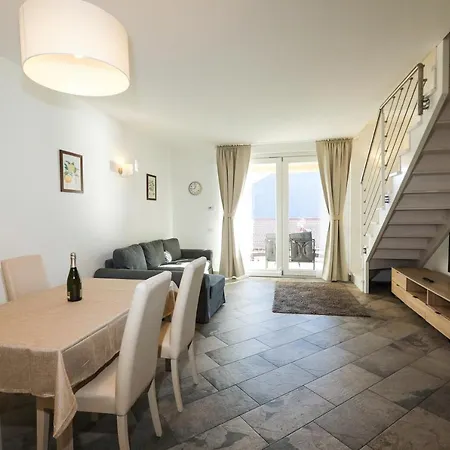 Bellavista Apartment *